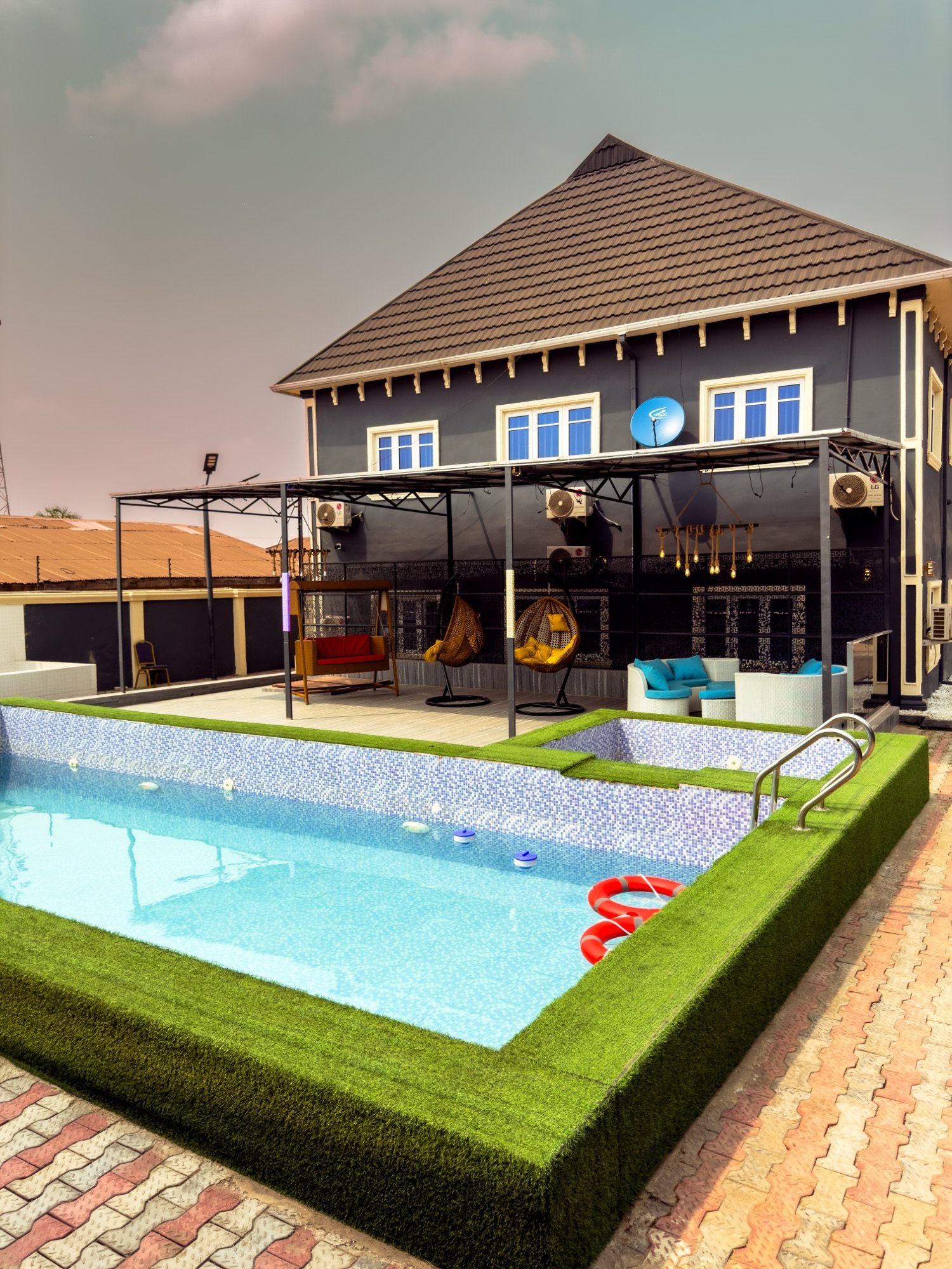 The Westerners Hotel Swimming Pool